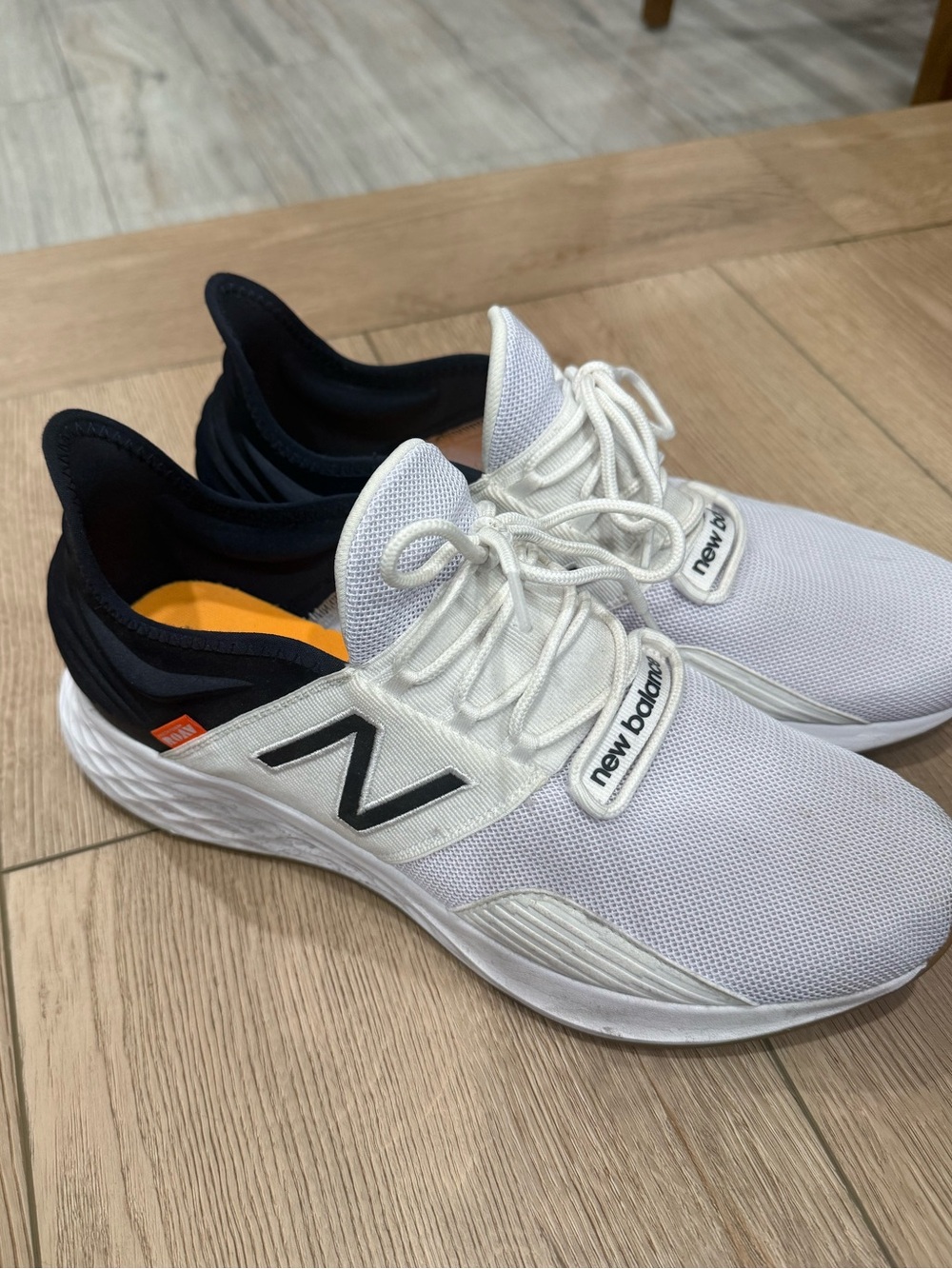 New Balance Men’s White and navy Low-Top Lace Sneakers